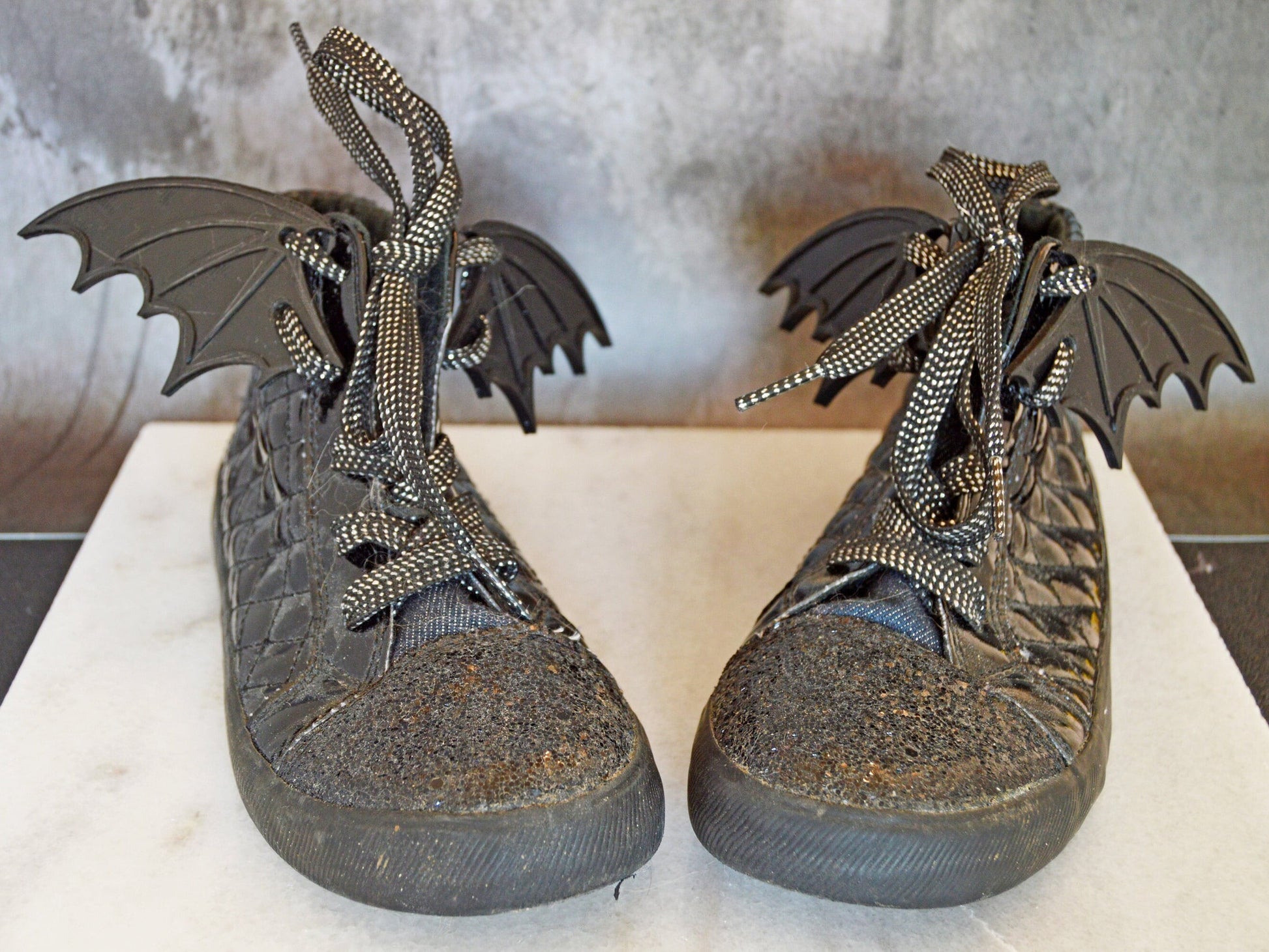 These bat shoe wings are all black with three raised details in the middle of the wing to look like veins. They are very cute looking bat wings that attach to your shoes via the shoelaces.